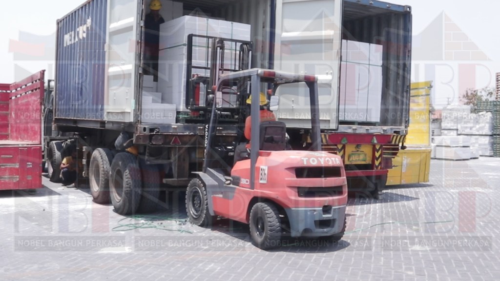 armada pengiriman bata ringan hebel container